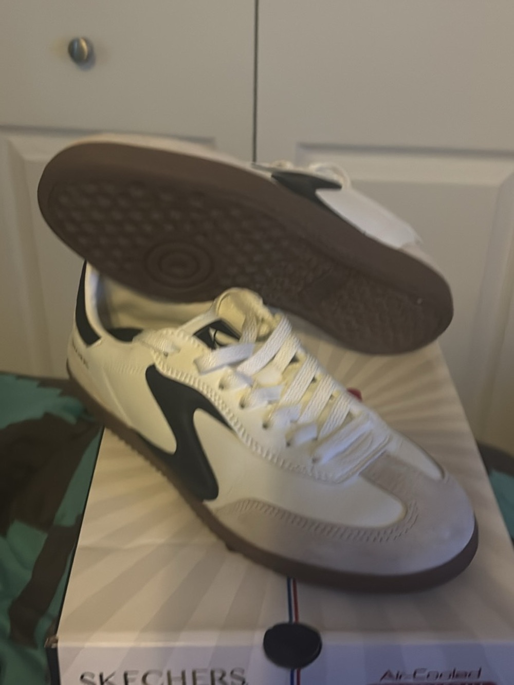 Skechers Womens White & Black Casual Lace-Up Sneakers